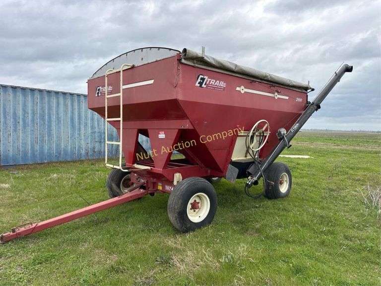 E-Z Trail 3400 Grain Cart, 400 Bushel Capacity, 12