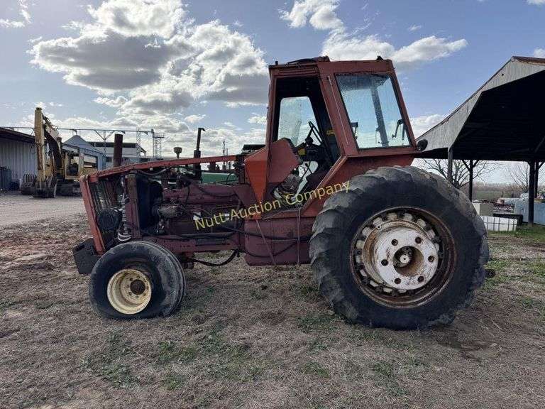 Allis Chalmers 7050. For parts to repair. Condition unknown.