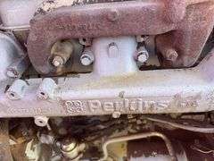 Massey-Ferguson 383 Tractor with MF 236 Loader. 3126 hours showing. NO BRAKES. Massey-Ferguson NO BUCKET. MF 383 Tractor, fea