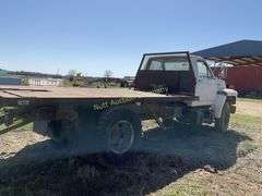 Ford Flatbed Truck - NON RUNNING - NO TITLE