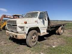 Ford Flatbed Truck - NON RUNNING - NO TITLE