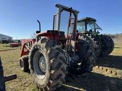 Massey-Ferguson 383 Tractor with MF 236 Loader. 3126 hours showing. NO BRAKES. Massey-Ferguson NO BUCKET. MF 383 Tractor, fea