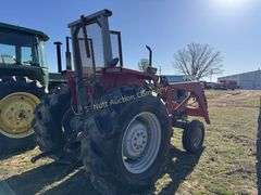 Massey-Ferguson 383 Tractor with MF 236 Loader. 3126 hours showing. NO BRAKES. Massey-Ferguson NO BUCKET. MF 383 Tractor, fea