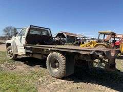 Ford Flatbed Truck - NON RUNNING - NO TITLE