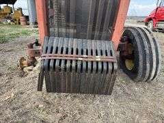 Allis Chalmers 7050. For parts to repair. Condition unknown.