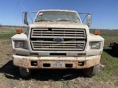 Ford Flatbed Truck - NON RUNNING - NO TITLE
