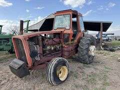 Allis Chalmers 7050. For parts to repair. Condition unknown.