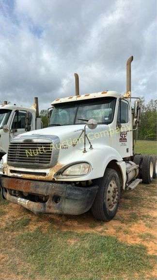2004 Freightliner Columbia 120 - SLOW TITLE Vin 1FUJA6AV64LM44057 Miles showing unknown Engine Cat C15 Eaton Fuller 10 speed 