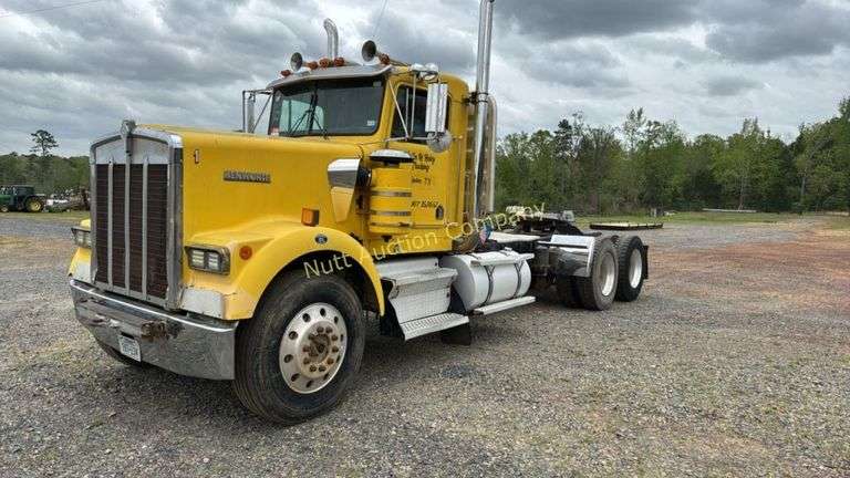 1995 Kenworth W900 Semi Truck W/TITLE Miles showing 224,105 Engine 3406 Cat 51,076 miles since overhaul.  VIN:  Not visible 3
