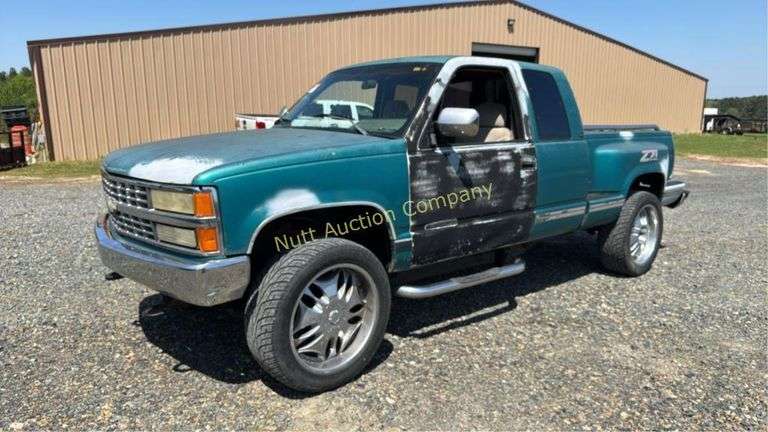 1993 GMC Sierra 1500 WITH TITLE Vin 2GTEK19K5P1547614 Drivetrain 4x4 Miles showing 297,836 Engine V8, 5.7