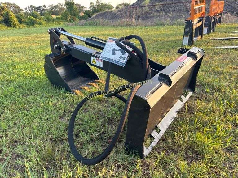 Homestead Implements Pinnacle Series Backhoe Attac Homestead Implements Pinnacle Series Backhoe Attachment, 600 lbs. (272 kg)
