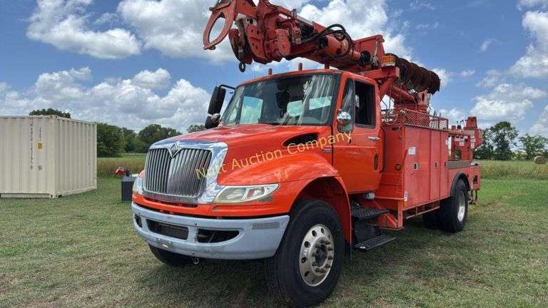 2009 International 7400 Utility Truck with Terex Vin 1HTMKAAR49H108069 Miles showing unknown Engine DT466, Maxxforce Digger D