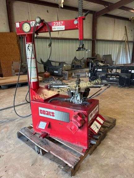 Coats 5040E Rim Clamp Tire Changer with Pedals and air gauge