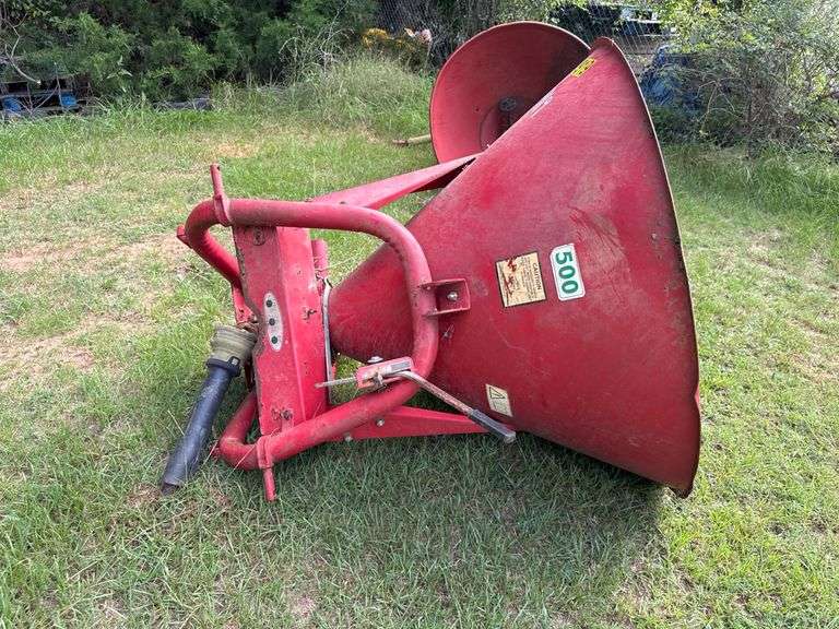 Cosmo 500 Fertilizer Spreader, PTO Driven, 3-Point Hitch. Missing half shaft. Condition unknown