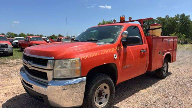 2010 Chevrolet Silverado 2500 HD Utility Truck Vin 1GB3CVBK0AF153626 Miles showing 210,158 Engine V8, 6.0L Knapheide bed, mod