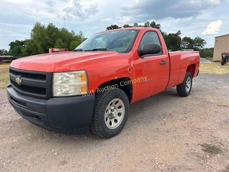 2011 Chevrolet Silverado 1500 Vin 1GCNCPE03BZ427581 Miles showing 241,262 Engine V8, 5.3