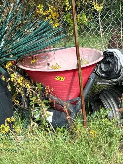 Red Fertilizer Spreader, Plastic Hopper, Metal Frame