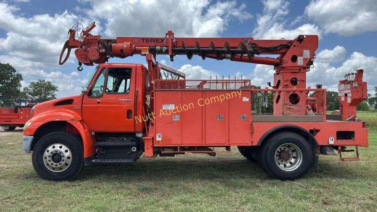 2009 International 7400 Utility Truck with Terex Vin 1HTMKAAR49H108069 Miles showing unknown Engine DT466, Maxxforce Digger D