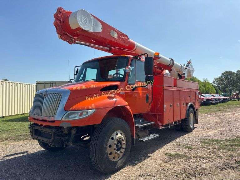 2009 International 4400 SBA 4x2 Bucket Truck Vin 1HTMKAAR19H108059 Miles showing 161,676 Engine DT466 Maxxforce equipped with