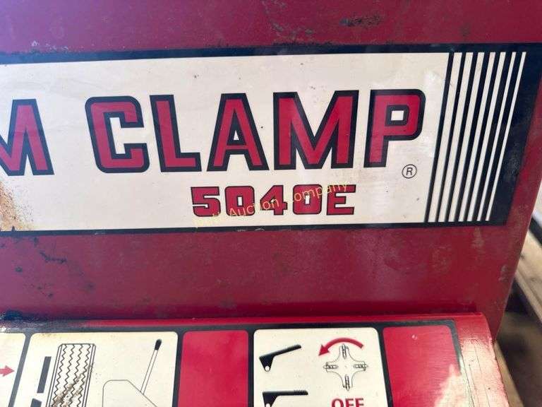 Coats 5040E Rim Clamp Tire Changer with Pedals and air gauge