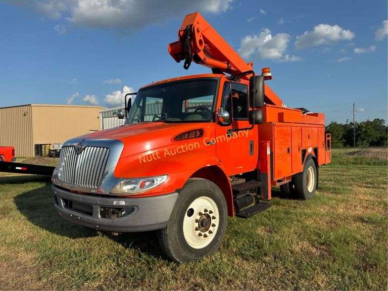 2013 International DuraStar 4300 Bucket Truck Vin 1HTMMAAL8DJ273730 Miles showing 189,656 Engine 7.3L Maxxforce diesel Truck 