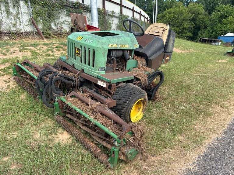 John Deere 2653A Riding Greens Mower, Diesel Engine, Hydrostatic. Condition unknown