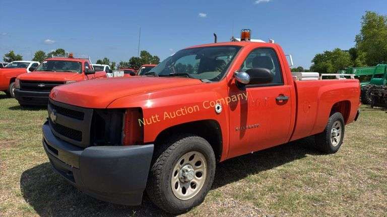 2010 Chevrolet Silverado 1500 Vin 1GCPCPE01AZ245801 Miles showing 134,450 Engine V8, 5.3 Per seller, truck has issues, will n