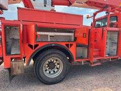 2009 International 4400 SBA 4x2 Bucket Truck, Hydraulic leak on bucket boom