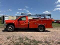 2011 Chevrolet Silverado 3500 Utility Service Truc Vin 1GB3CZCL2BF254831 Engine V8, 6.6 T Service bed and ladder rack.  NON-R