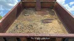 1997 Ford F800 Dump Truck Vin 1FDPF80C5VVA16593 Miles showing 38,964 Engine Cummins 5.9 6 speed manual transmission.