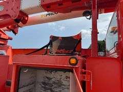 2009 International 4400 SBA 4x2 Bucket Truck, Hydraulic leak on bucket boom