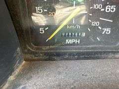 1997 Ford F800 Dump Truck Vin 1FDPF80C5VVA16593 Miles showing 38,964 Engine Cummins 5.9 6 speed manual transmission.