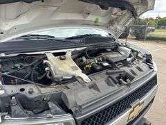 2017 Chevrolet Express 4500 Passenger Bus Vin 1HA6GUBG9HN000516 Engine 6.0L v8 Bus runs and drives, but has transmission issu