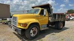 1997 Ford F800 Dump Truck Vin 1FDPF80C5VVA16593 Miles showing 38,964 Engine Cummins 5.9 6 speed manual transmission.