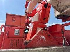 2009 International 4400 SBA 4x2 Bucket Truck, Hydraulic leak on bucket boom