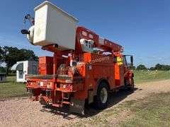 2009 International 4400 SBA 4x2 Bucket Truck Vin 1HTMKAAR19H108059 Miles showing 161,676 Engine DT466 Maxxforce equipped with
