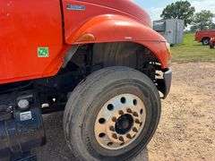 2009 International 4400 SBA 4x2 Bucket Truck, Hydraulic leak on bucket boom