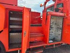 2009 International 4400 SBA 4x2 Bucket Truck, Hydraulic leak on bucket boom