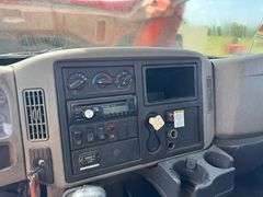 2009 International 4400 SBA 4x2 Bucket Truck, Hydraulic leak on bucket boom