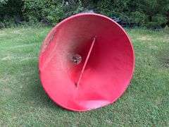 Cosmo 500 Fertilizer Spreader, PTO Driven, 3-Point Hitch. Missing half shaft. Condition unknown