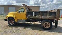 1997 Ford F800 Dump Truck Vin 1FDPF80C5VVA16593 Miles showing 38,964 Engine Cummins 5.9 6 speed manual transmission.