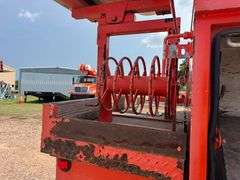 2009 International 4400 SBA 4x2 Bucket Truck, Hydraulic leak on bucket boom