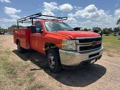 2011 Chevrolet Silverado 3500 Utility Service Truc Vin 1GB3CZCL2BF254831 Engine V8, 6.6 T Service bed and ladder rack.  NON-R