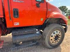 2009 International 4400 SBA 4x2 Bucket Truck, Hydraulic leak on bucket boom