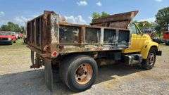 1997 Ford F800 Dump Truck Vin 1FDPF80C5VVA16593 Miles showing 38,964 Engine Cummins 5.9 6 speed manual transmission.