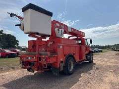 2009 International 4400 SBA 4x2 Bucket Truck, Hydraulic leak on bucket boom