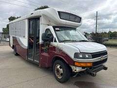 2017 Chevrolet Express 4500 Passenger Bus Vin 1HA6GUBG9HN000516 Engine 6.0L v8 Bus runs and drives, but has transmission issu