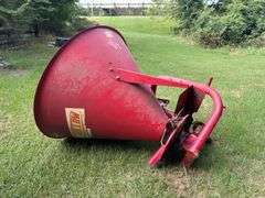 Cosmo 500 Fertilizer Spreader, PTO Driven, 3-Point Hitch. Missing half shaft. Condition unknown