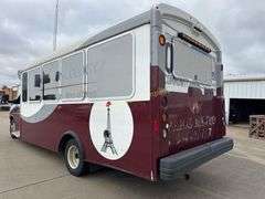 2017 Chevrolet Express 4500 Passenger Bus Vin 1HA6GUBG9HN000516 Engine 6.0L v8 Bus runs and drives, but has transmission issu