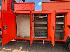 2009 International 4400 SBA 4x2 Bucket Truck, Hydraulic leak on bucket boom